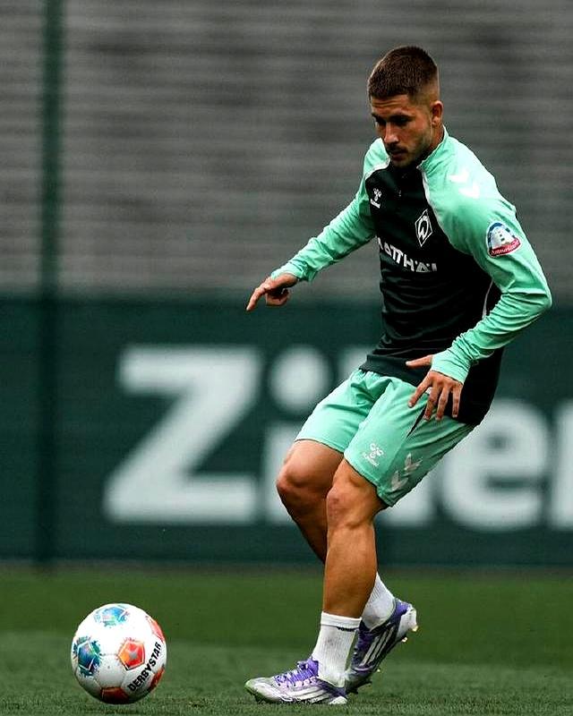 德国杯今晨再迎强敌,尤文图斯内部沟通,主帅态度:震撼外界,更衣室氛围转暖的简单介绍 德国杯今晨再迎强敌,尤文图斯内部沟通,主帅态度:震撼外界,更衣室氛围转暖的简单介绍